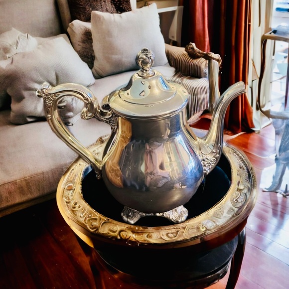 Vintage Wm. Rogers & Son Silverplate Teapot - Picture 12 of 12